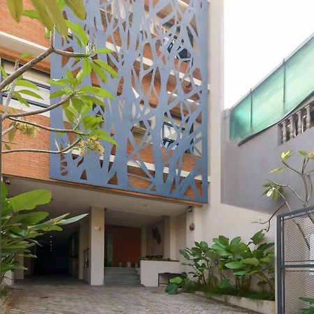Reddoorz Plus Near Radio Dalam 3 Джакарта Экстерьер фото