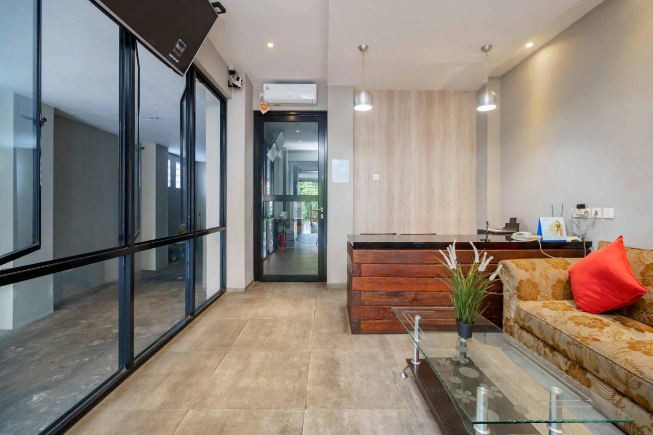 Reddoorz Plus Near Radio Dalam 3 Джакарта Экстерьер фото