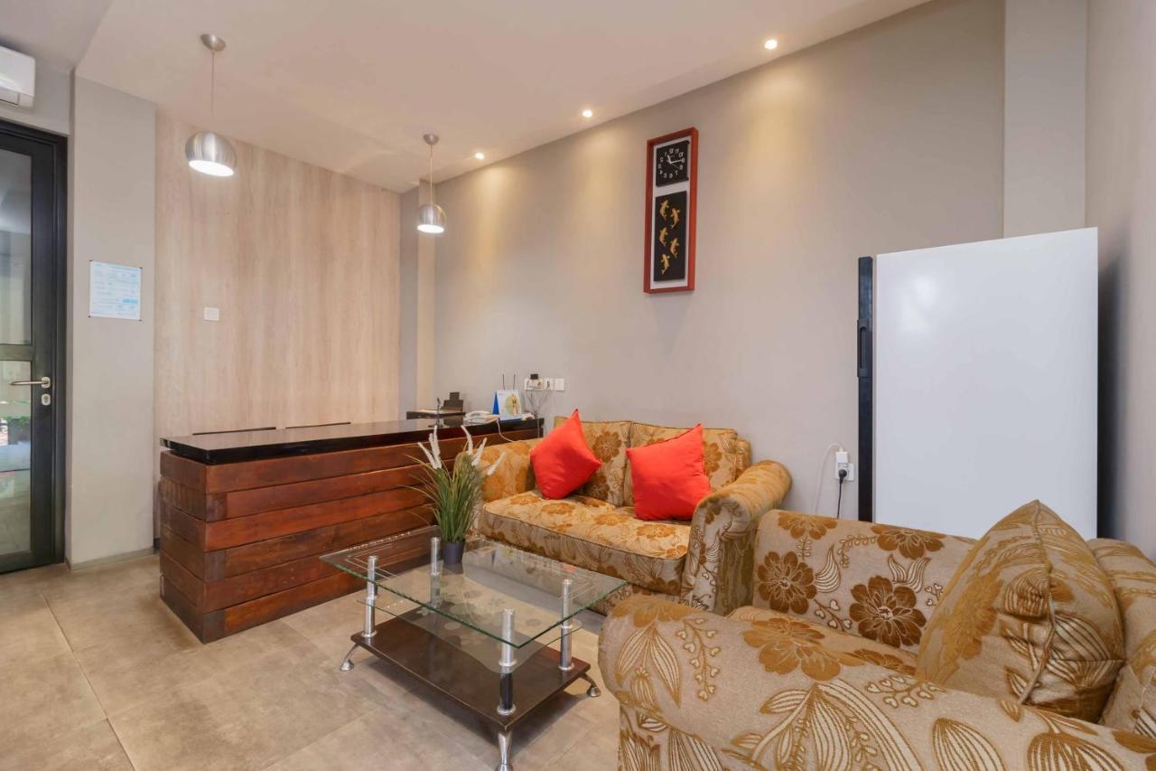 Reddoorz Plus Near Radio Dalam 3 Джакарта Экстерьер фото