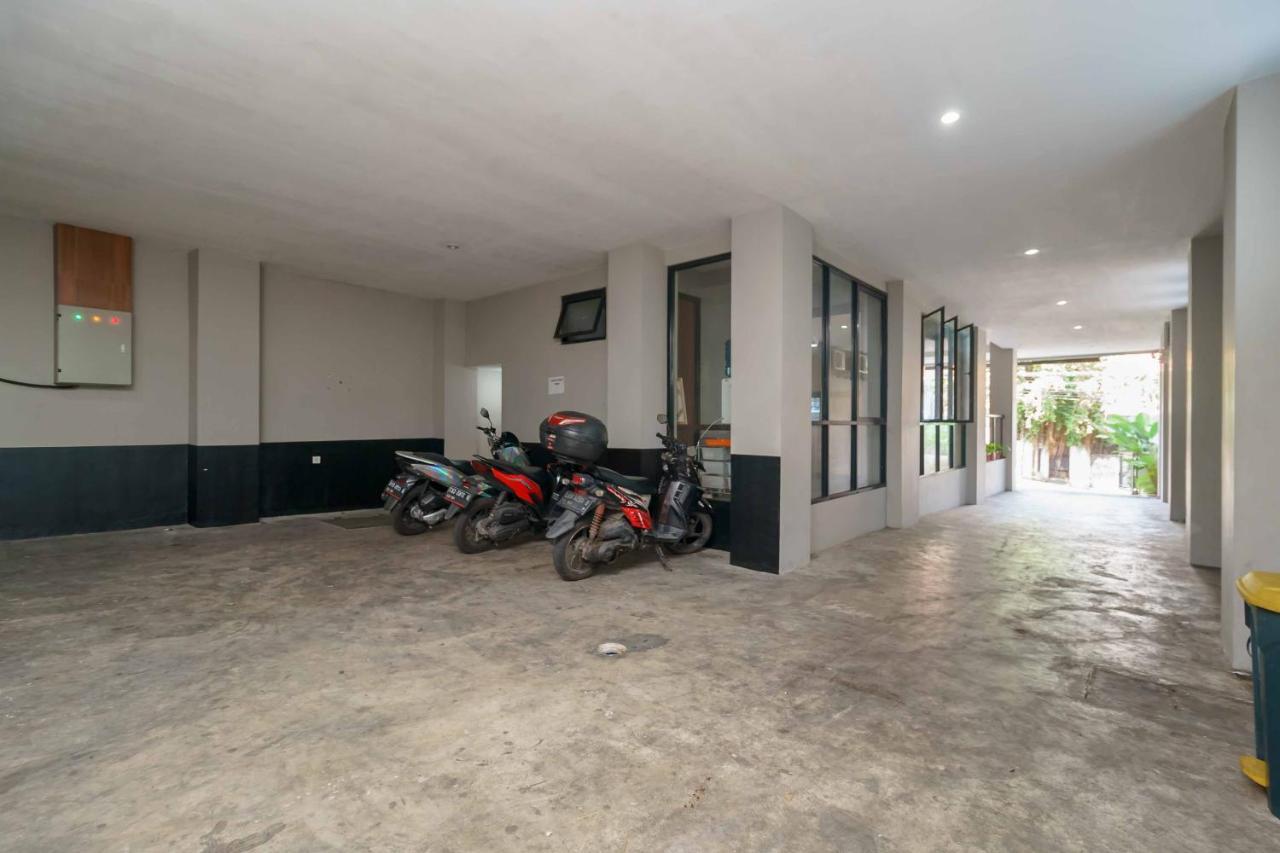 Reddoorz Plus Near Radio Dalam 3 Джакарта Экстерьер фото