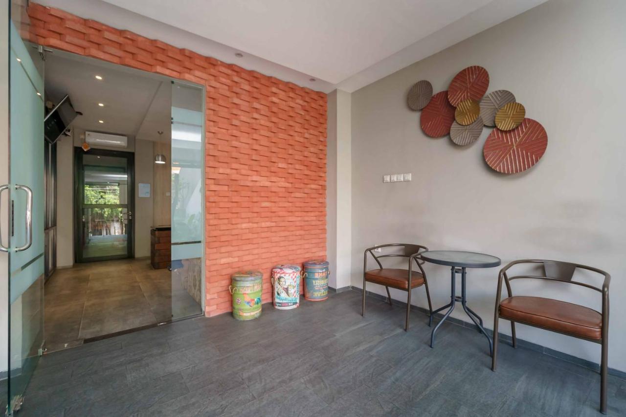 Reddoorz Plus Near Radio Dalam 3 Джакарта Экстерьер фото