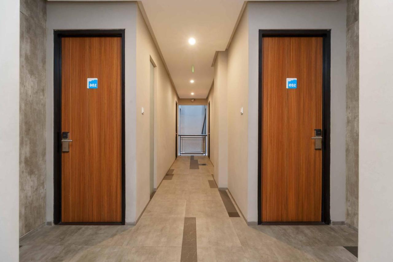 Reddoorz Plus Near Radio Dalam 3 Джакарта Экстерьер фото