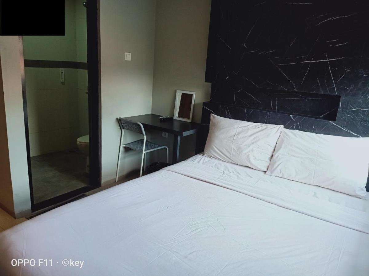 Reddoorz Plus Near Radio Dalam 3 Джакарта Экстерьер фото